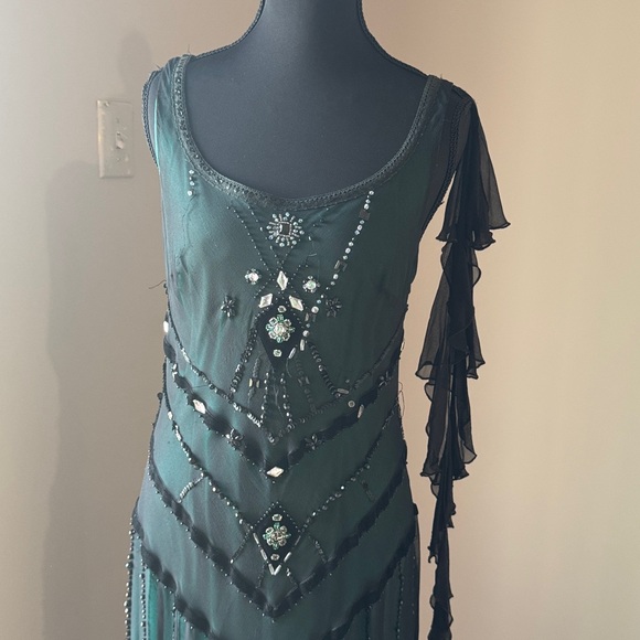 Chic One Shoulder Black and Green Dress 100% Silk - Picture 3 of 10